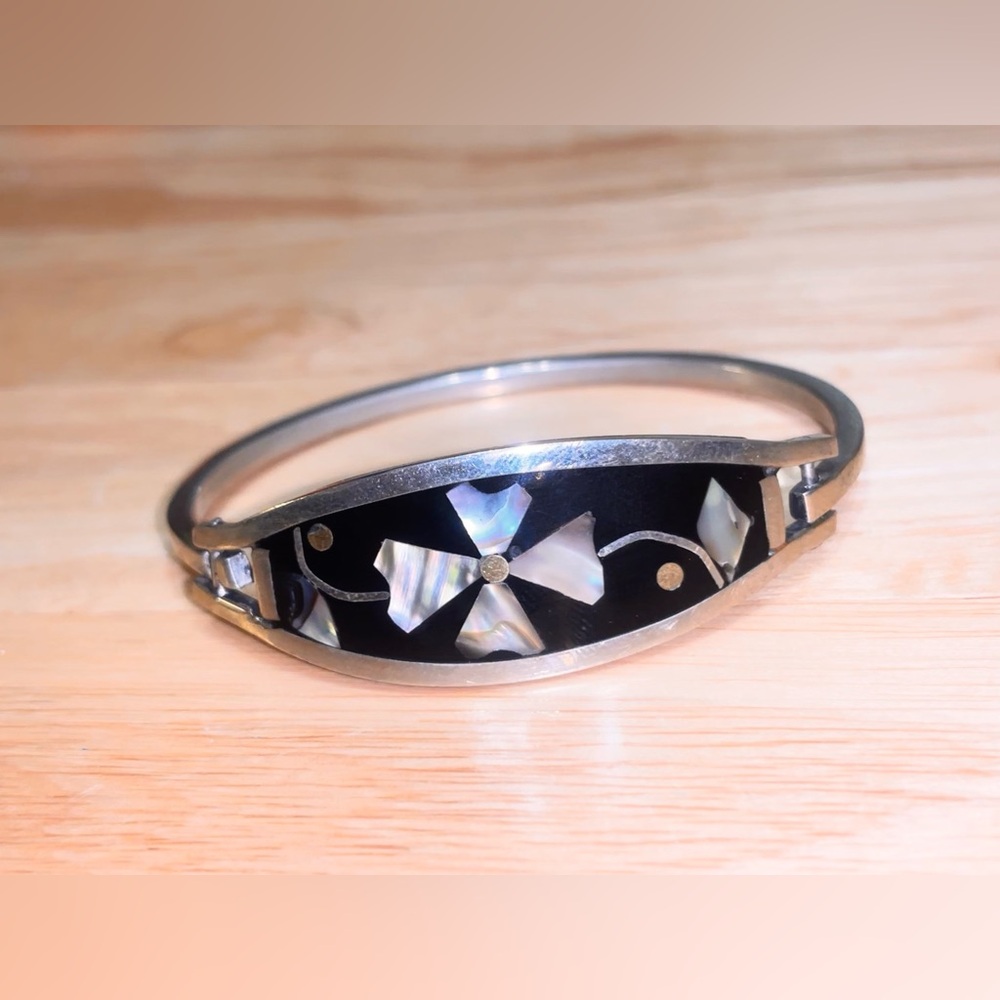 Vintage Bracelet Inlayed With The Mother Of Pearl